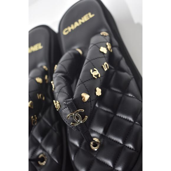 Chanel 23P Black Quilted Charms Padded Pool Thong Logo Slide Flat Sandal 35.5 - Picture 8 of 12